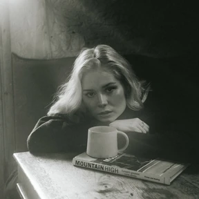 Nina Nesbitt photo