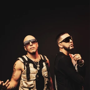 Alexis y Fido photo