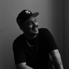 Mac Ayres photo